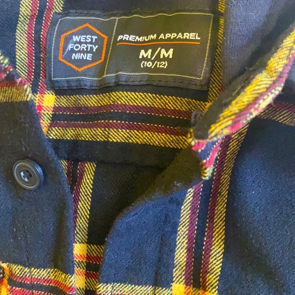 Checkered Polo Long sleeves with hood. Worn thrice only. Size: 10-12 yrs old - Picture 2 of 6